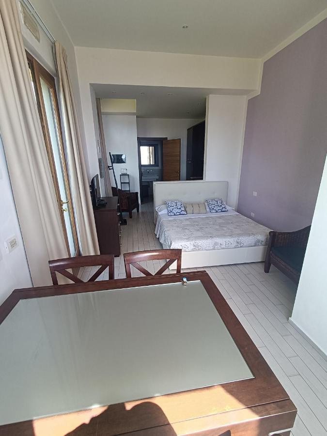 Aparthotel Cala Dei Mori Livorno Exteriér fotografie